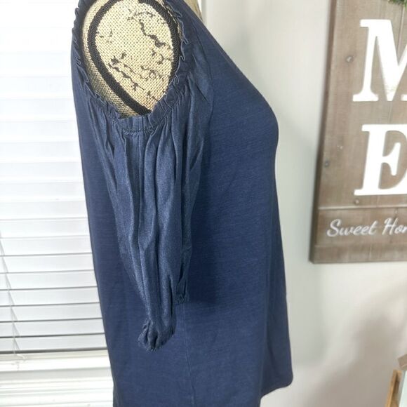 Chico’s SZ 0 Denim Cold shoulder tee - Picture 3 of 12